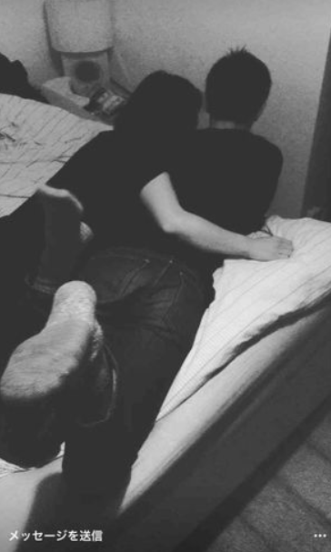 菅原小春　三浦春馬　ベッド写真